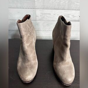 Aldo’s Leather Ankle Women’s Rustic Boots in Taupe size 7